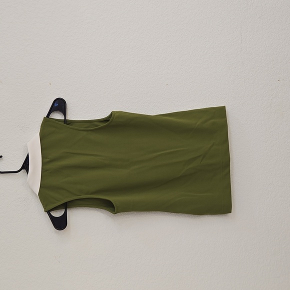 Women's Green Sleeveless Polo Top - Picture 2 of 4